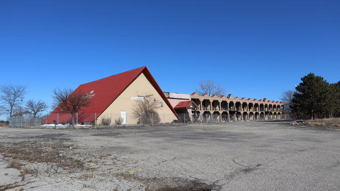 Woodbridge Inn & Suites (TraveLodge)